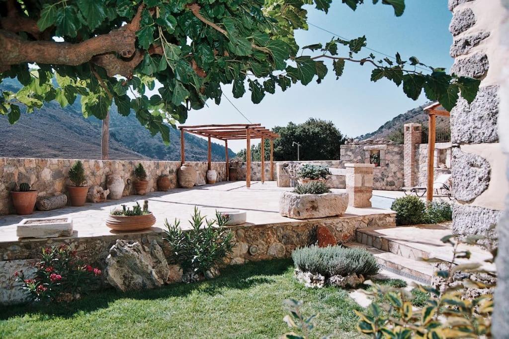 Traditional Villa With Pool In Sfakia Imbros ภายนอก รูปภาพ